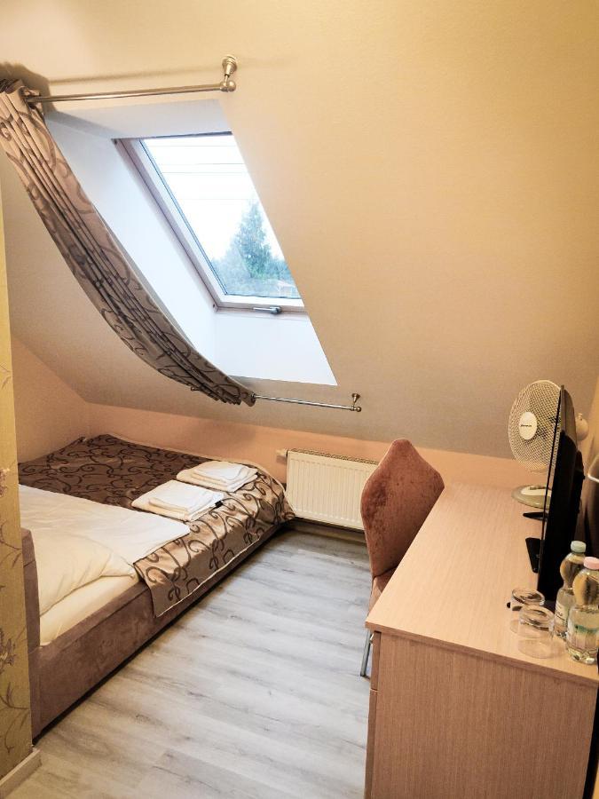 Dom Weselny Pod Kasztanem Hotel Luban Luaran gambar